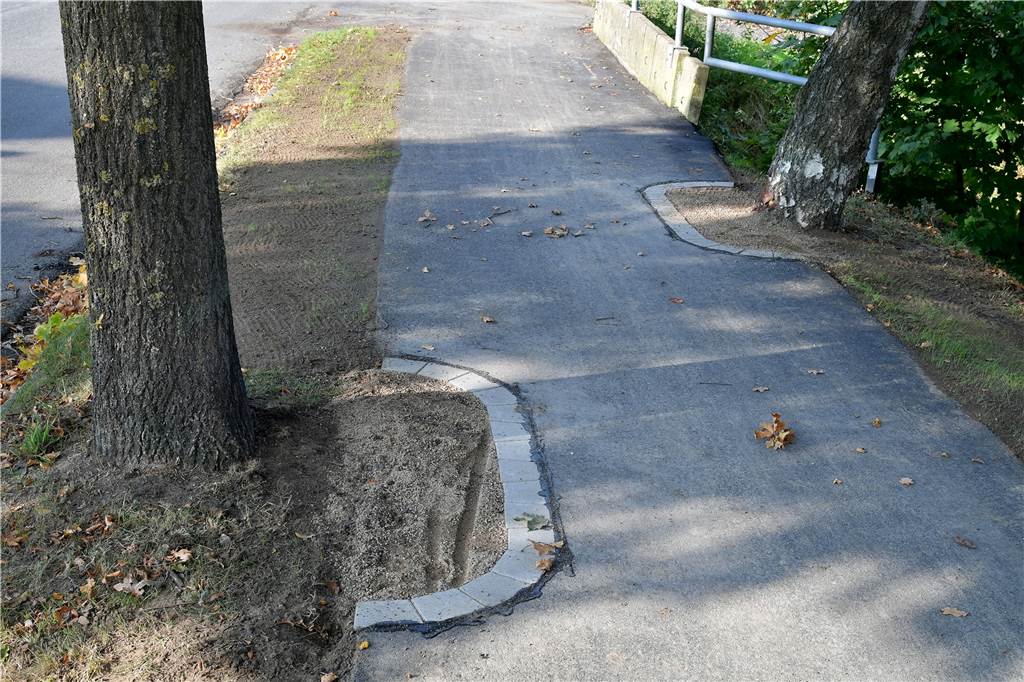Neuer Radweg in Nordkirchen sorgt für Begeisterung - und das Gegenteil Der Radweg ist an den Einbuchtungen deutlich schmaler.
