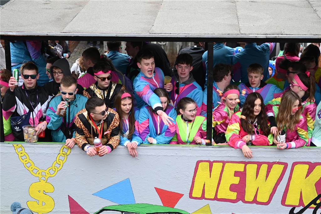 Der Raesfelder Rosenmontagszug zog mit 31 Gruppen durch die Gemeinde.
