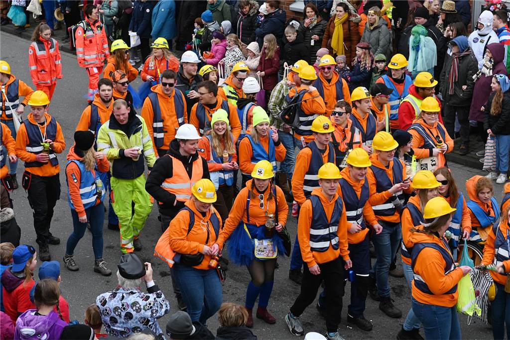 Der Raesfelder Rosenmontagszug zog mit 31 Gruppen durch die Gemeinde.