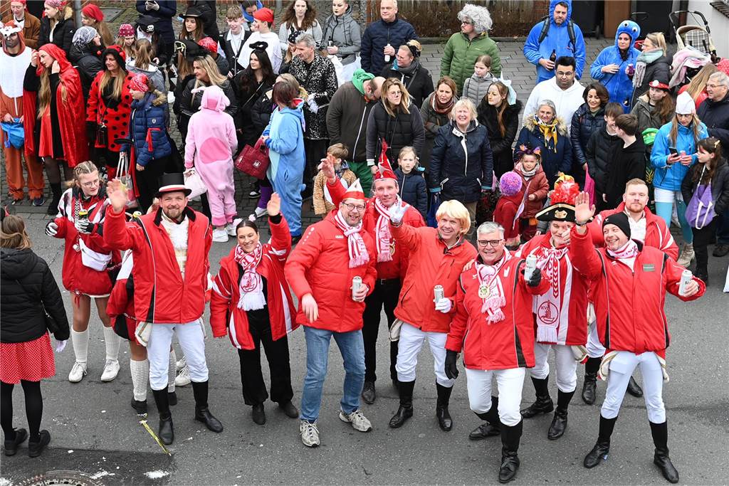 Der Raesfelder Rosenmontagszug zog mit 31 Gruppen durch die Gemeinde.