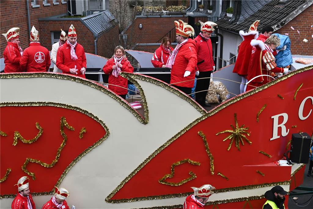 Der Raesfelder Rosenmontagszug zog mit 31 Gruppen durch die Gemeinde.