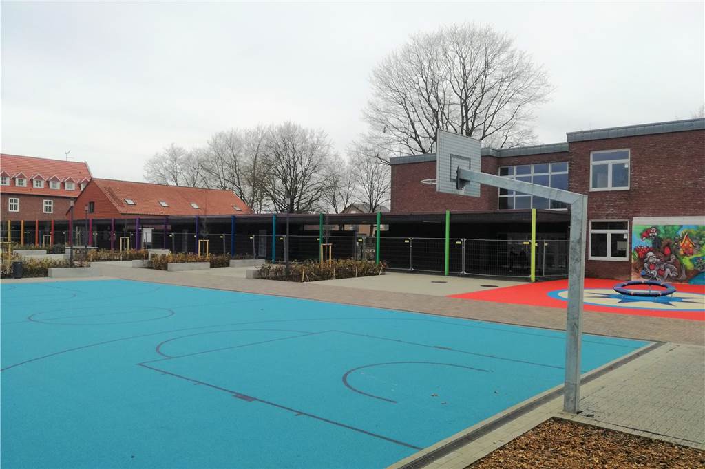 Schülerzahlen steigen: Einige Schulen werden Kinder ablehnen müssen Der Raesfelder Schulhof der Julia-Koppers-Gesamtschule.