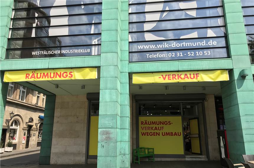 Schuhladen in der City schließt, kommt aber nochmal wieder Der Räumungsverkauf im „Priors“ ist dieses Jahr endgültig (Archivbild).