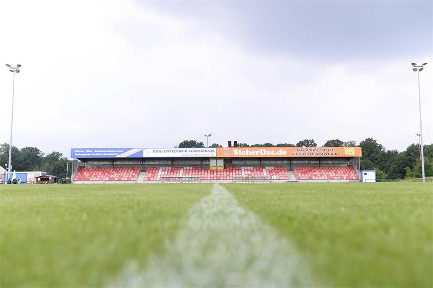 BVB-II-Partie beim Aufsteiger Wegberg-Beeck fällt aus Der Rasen im Waldstadion in Wegberg ist nach starken Regenfällen unbespielbar.
