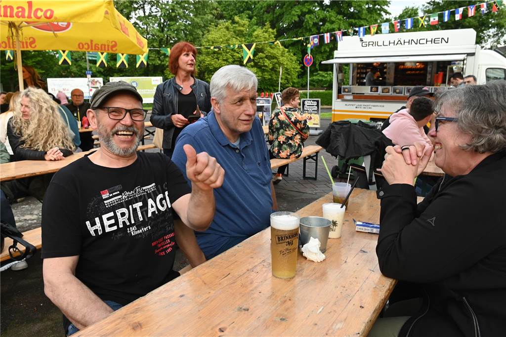 Der Rathaus-Vorplatz in Schermbeck verwandelt sich an diesem Wochenende in ein "Street Beach Festival".