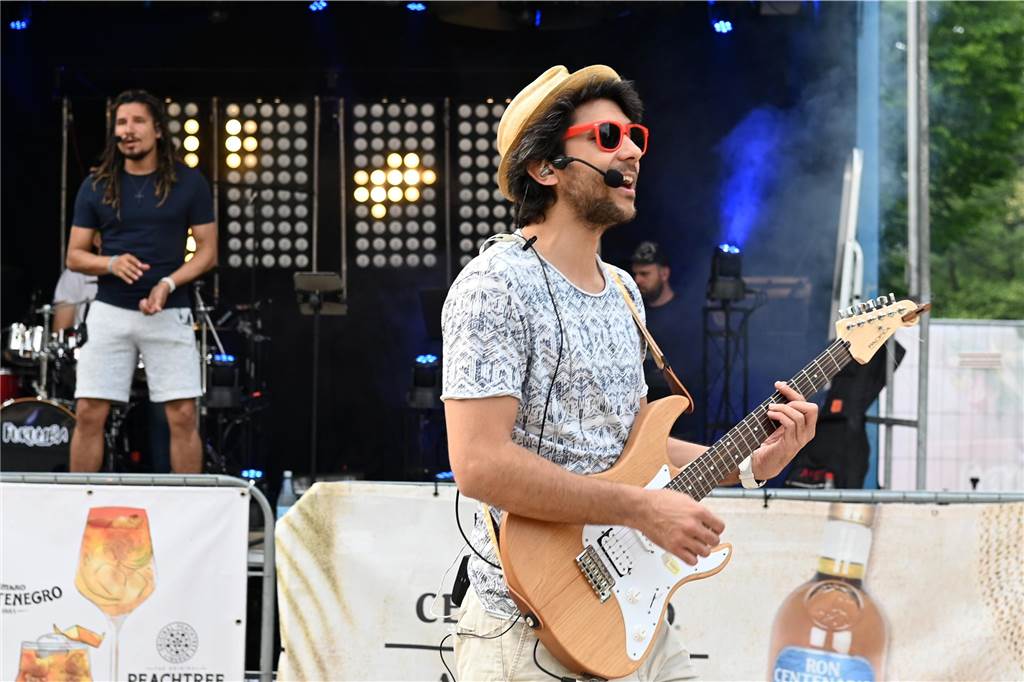 Der Rathaus-Vorplatz in Schermbeck verwandelt sich an diesem Wochenende in ein "Street Beach Festival".