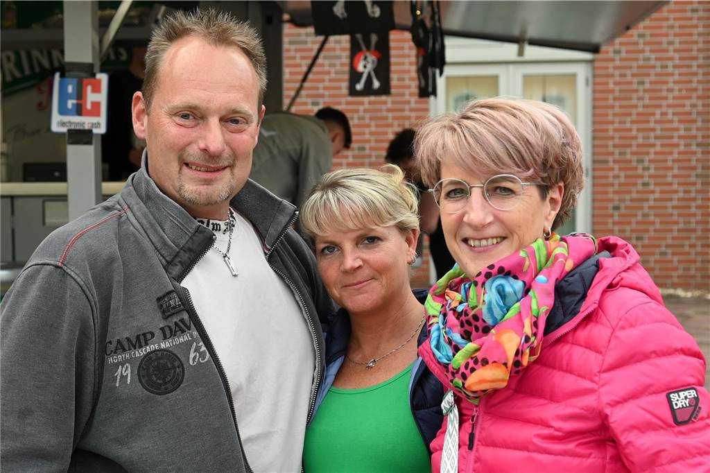 Der Rathaus-Vorplatz in Schermbeck verwandelt sich an diesem Wochenende in ein "Street Beach Festival".