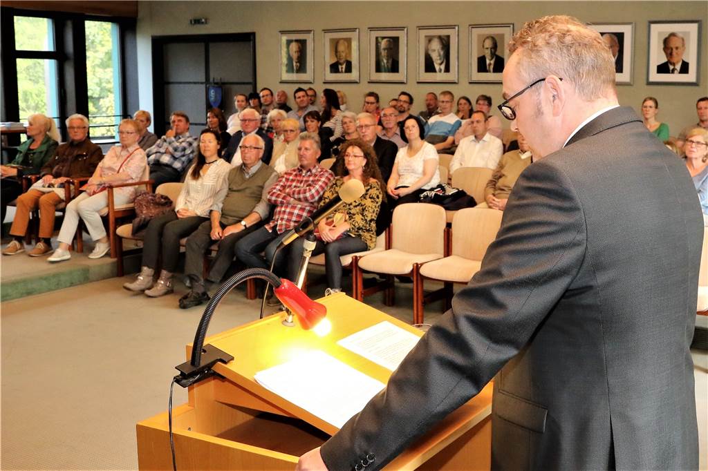 Paradox: Im verjüngten Stadtrat bilden Ruheständler die größte Gruppe Der Ratssaal im Neuen Rathaus, hier ein Archivbild vom Neubürgerempfang mit Bürgermeister Bodo Klimpel.