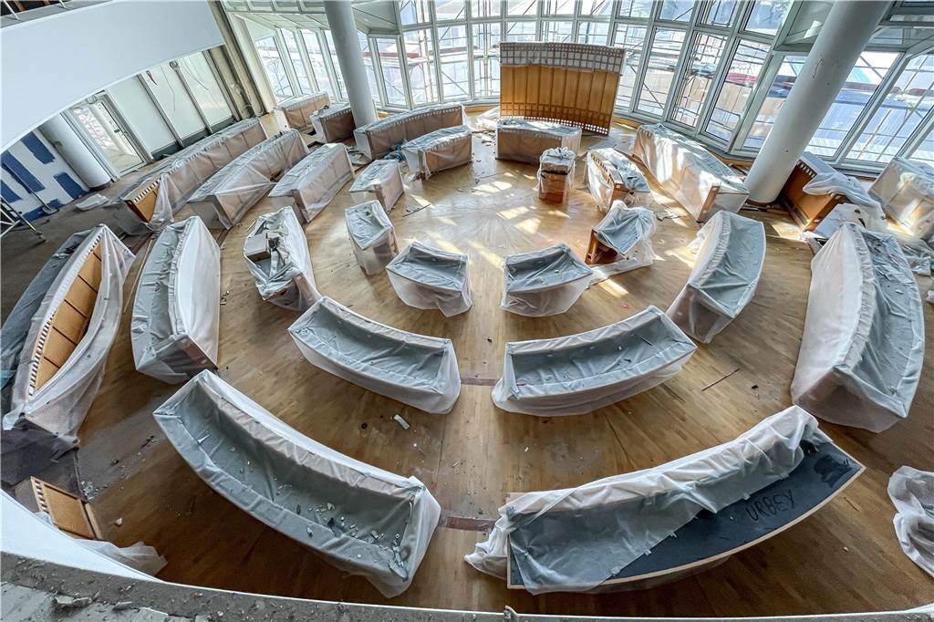 Baustelle mit Verspätung: Andreas Grosse-Holz zeigt, wie es im Rathaus aussieht Der Ratssaal ist fast noch unangetastet. Hier steht der Umbau bevor.