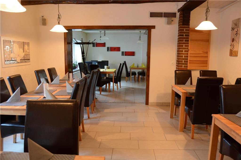 Das Restaurant Külpmanns setzt auf solide Ruhrpott-Küche ohne Schnickschnack Der Raum wirkt etwas kalt und trist. Ein bisschen Deko könnte helfen, ihm wärmer zu gestalten.