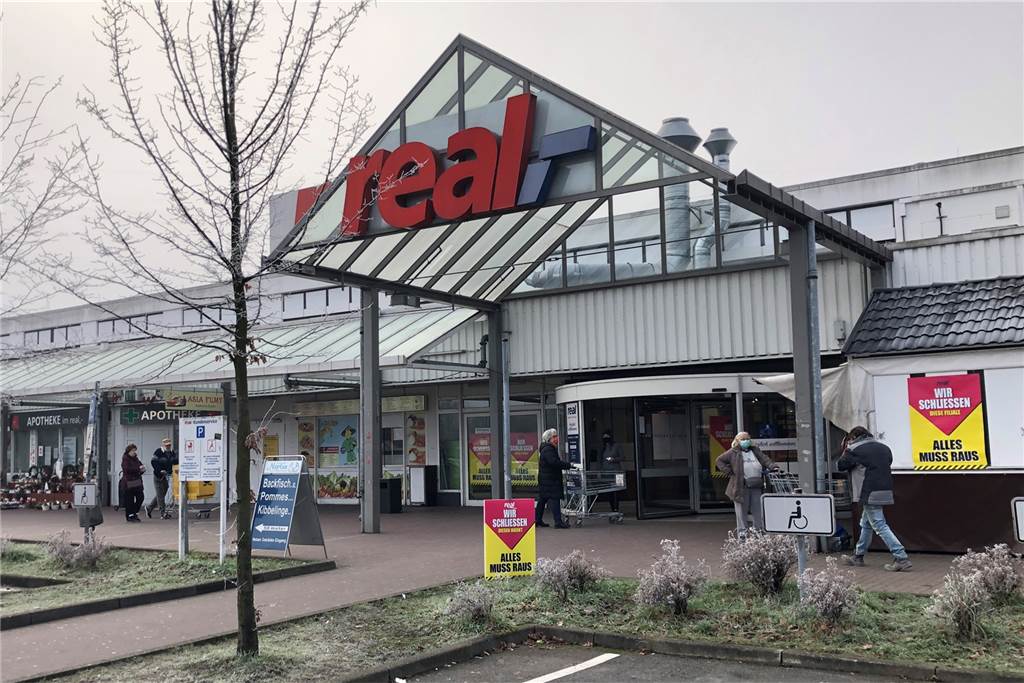 Alles muss raus bei Real: Schnäppchenjäger können in Castrop-Rauxel pokern Der Real-Markt an der Siemensstraße schließt Mitte Januar. Jetzt hat der Ausverkauf begonnen.