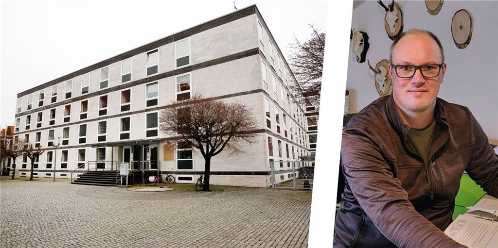 Oberlandesgericht Münster und ein Mann an einem Schreibtisch