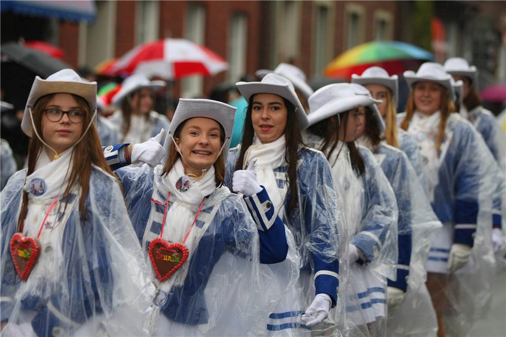 So geht es dem Stadtlohner Prinzenpaar in einer verkorksten Session Der Regen konnte 2020 den Rosenmontagsumzug in Stadtlohn nicht stoppen. Das aber gelingt dem Coronavirus in diesem Jahr wie auch auch schon 2021.