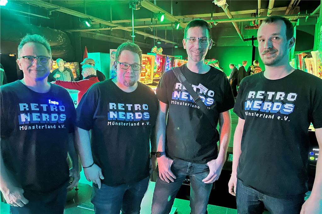 Spiele und Konsolen lassen Gäste in Kindheitserinnerungen schwelgen Das Vorstandsteam der Retro Nerds
