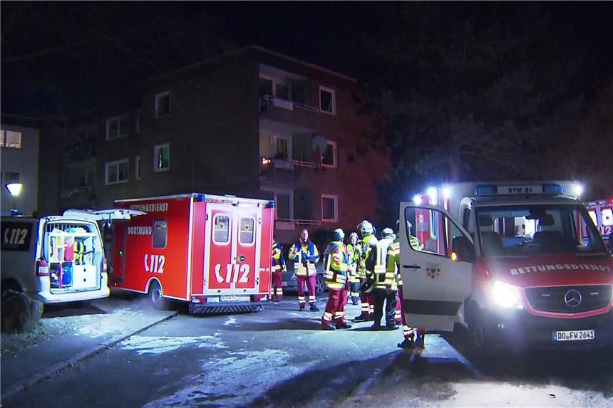 Kohlenmonoxid: Eltern und 5 Kinder in Spezialklinik Der Rettungsdienst brachte die gesamte Familie in eine Spezialklinik.