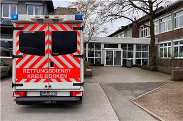 Der Rettungsdienst war am Mittwochmorgen (06.04.) zur Realschule nach Weseke gerufen worden. Dort werden auch Schülerinnen und Schüler aus Südlohn und Oeding unterrichtet.