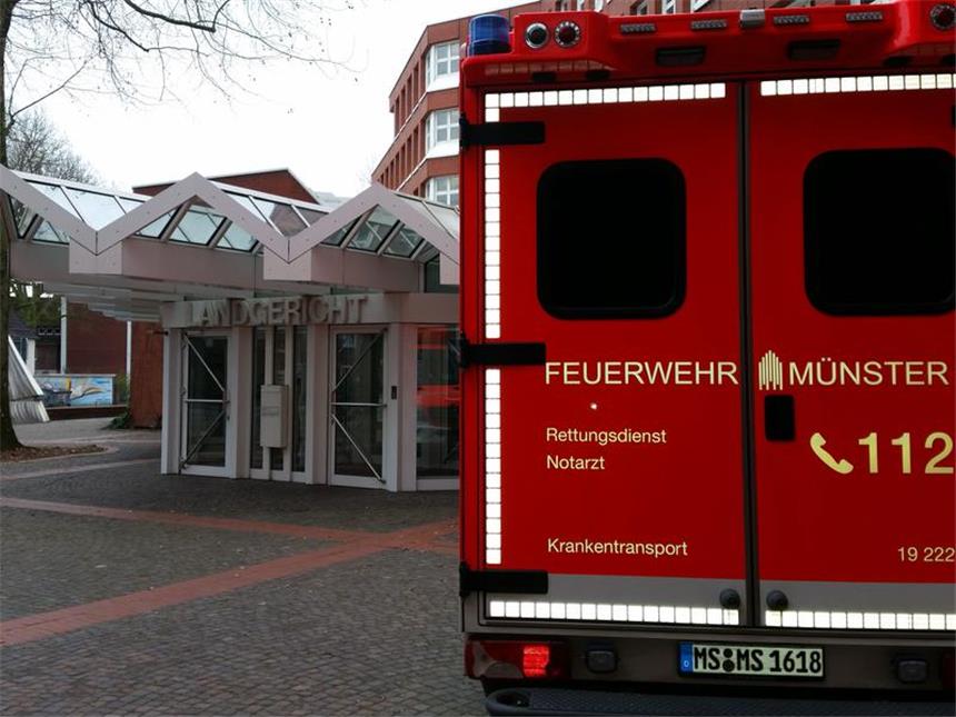 Gericht ruft Rettungswagen für Selmer Angeklagten Der Rettungswagen musste gestern zum Landgericht gerufen werden, um den Selmer Angeklagten im Bandidos-Prozess zu versorgen.