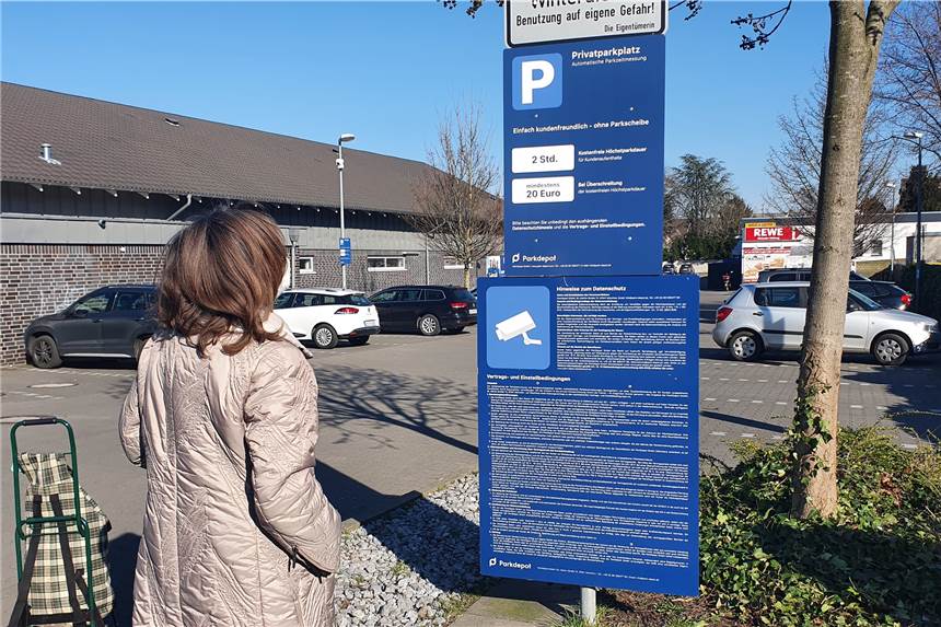 Gegen Langzeitparker: Supermarkt im Dortmunder Osten hat neues System Der Rewe am Wickeder Hellweg lässt die Parkzeit automatisch erfassen.