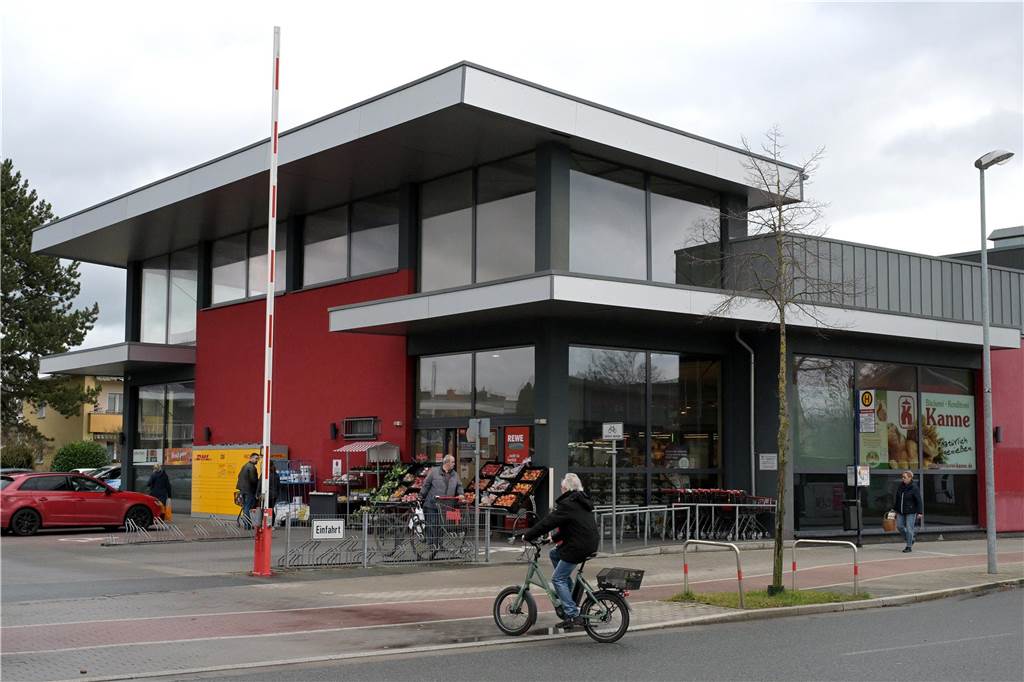 Wiedereröffnung von Rewe Krummenerl: Mehr Auswahl in modernem Ambiente Rewe-Markt an der Alstedder Straße