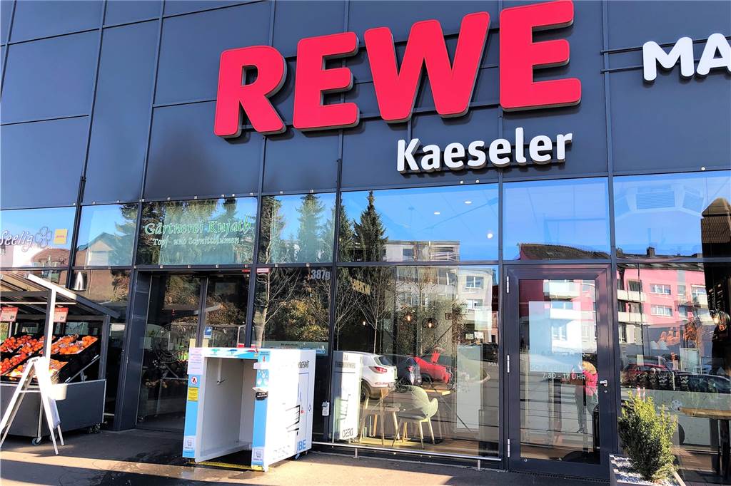 „Toll“: Rewe-Kunden gefällt Desinfektions-Dusche für Einkaufswagen Der Rewe-Markt in Bövinghausen ist der einzige im Dortmunder Westen, wo Einkaufswagen vor dem nächsten Einkauf duschen können.