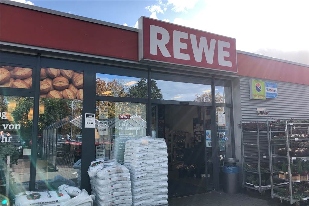 Neuer Rewe kommt im Sommer 2021 - was wird aus dem Rewe in der Altstadt? Der Rewe-Markt in der Selmer Altstadt bleibt erhalten, auch wenn es ab Sommer 2021 einen weiteren Rewe-Markt in Selm geben wird.