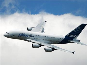 Der Riesenjet A380 soll 2015 erstmals die Gewinnschwelle erreichen. Ein Verkaufsschlager ist er aber nicht. Foto: Andy Rain