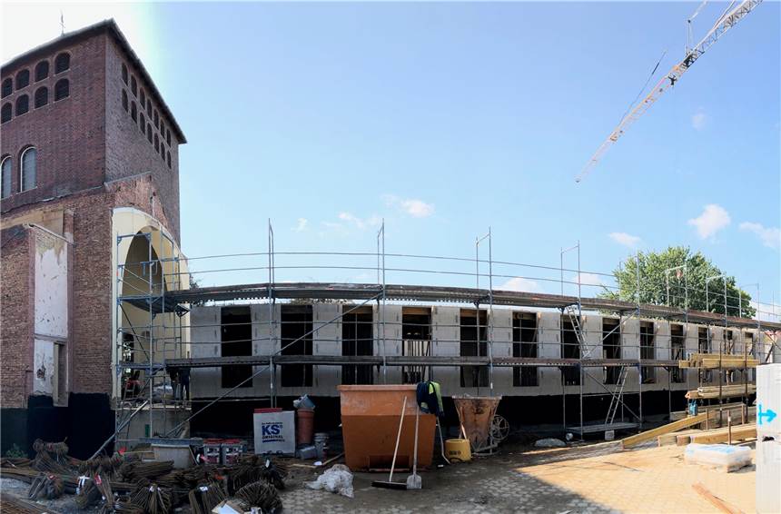 Der Rohbau der neuen Zentralrendantur nimmt immer mehr Formen an. Der einstige Glockenturm von St. Konrad wird baulich in das neue Verwaltungsgebäude integriert. Die Grundsteinlegung mit vorherigem Gottesdienst auf der Baustelle findet am Donnerstag (15. August) statt.