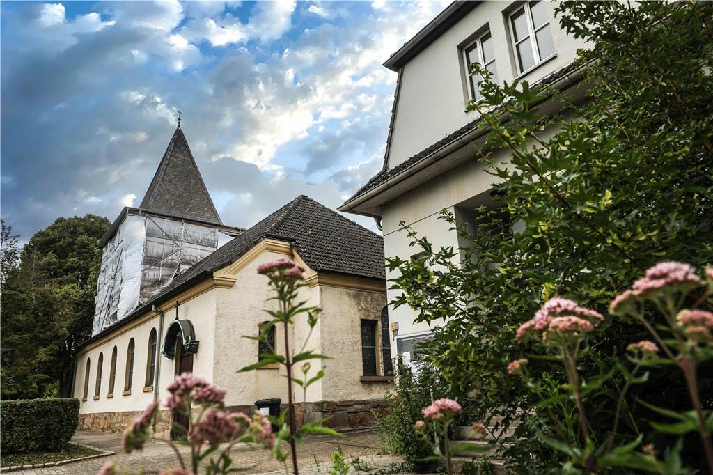 Stadt will am ältesten Turm Dortmunds eine neue Kita bauen Der romanische Turm der Lindenhorster Kirche stammt aus der Mitte des 12. Jahrhunderts.