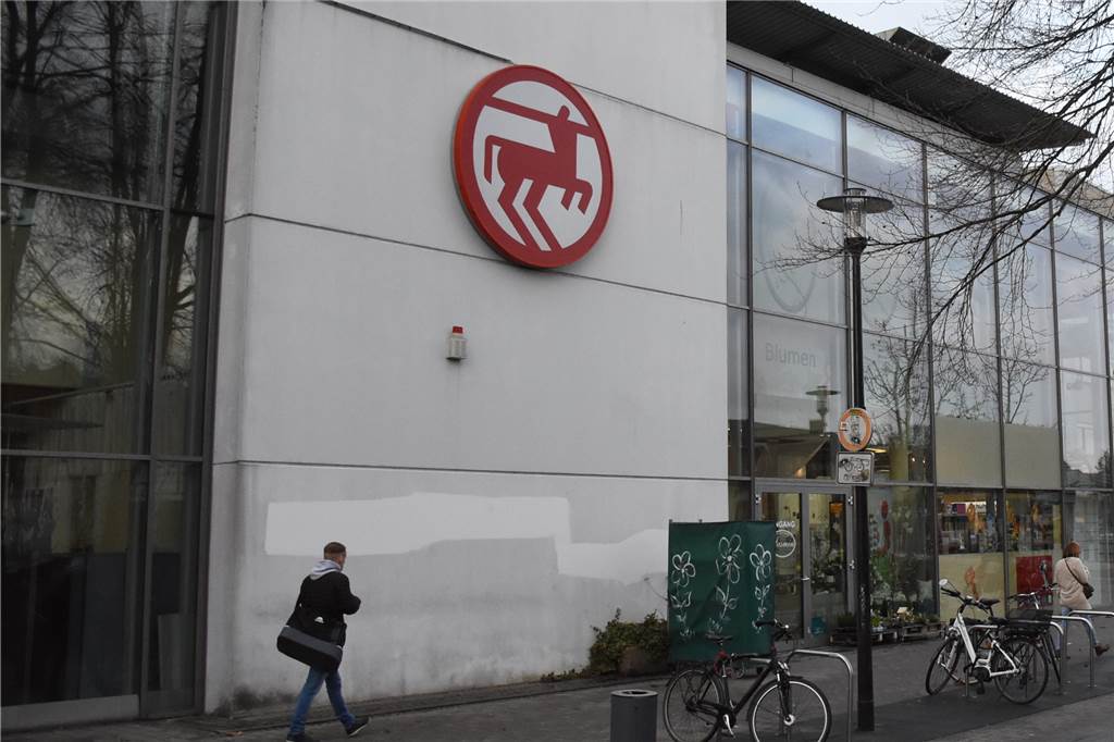 Steht der Rewe im Horne-Center bald mehr als ein halbes Jahr leer? Das Horne-Center in Werne von außen.