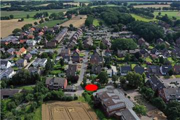 Der rote Bereich zeigt die Stelle, an der ein Sprengkörper liegen könnte. Im schlimmsten Fall müsste nächsten Mittwoch fast der gesamte Ortsteil Altendorf-Ulfkotte evakuiert werden.