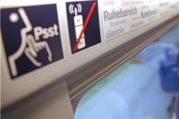 Der Ruhebereich in den ICE-Zügen bietet Reisenden einen gewissen Schutz vor Lärm. Doch konkrete Sanktionsmöglichkeiten gegen Störenfriede hat die Bahn nicht. Foto: Jan Woitas