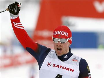 Der Russe Maxim Wylegschanin gewann den ersten Skiathlon der Langlauf-Saison. Foto: Juri Koschetkow