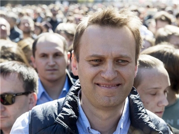 Der russische Oppositionsführer Alexej Nawalny nimmt in Moskau an einer Demonstration teil. Foto: Pavel Golovkin/Archiv