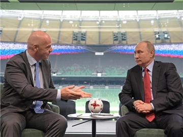 Der russische Präsident Wladimir Putin empfing FIFA-Präsident Gianni Infantino Ende Mai in Krasnador. Foto: Alexei Druzhinin/POOL SPUTNIK KREMLIN/AP