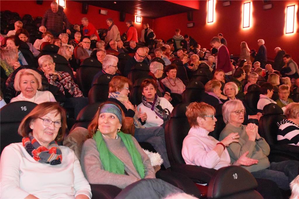 Der Saal 5 in der Cineworld mit vielen Gästen am Samstagmorgen bei "Lyrik und Linsensuppe".