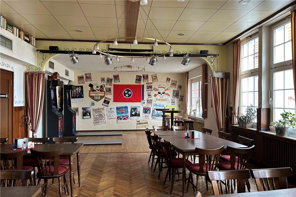 Zehn Jahre Lumberjack’s Diner: „Mein Wohnzimmer sieht genau so aus“ Der Saal des Lumberjack's Diner. Dartspielen erlaubt.