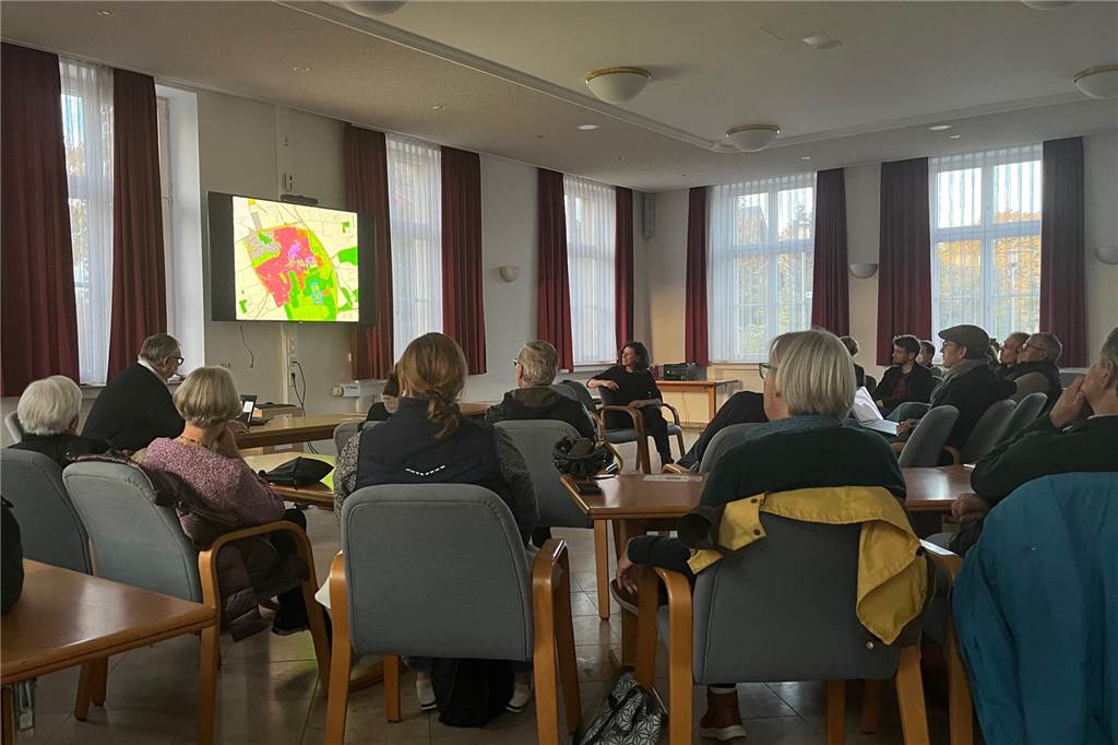 Der Saal im Bürgerhaus in Nordkirchen war zum Workshop ziemlich voll. Viele Bürgerinnen und Bürger wollten Infos zum Projekt und stellten klare Forderungen.