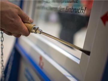 Der sächsische Bauminister Markus Ulbig setzt sich für eine staatlich geförderte Abwrackprämie für nicht einbruchsichere Wohnungsfenster ein. Foto: Jens Büttner