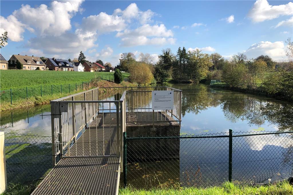 Starkregen in Lünen: Wie können Überflutungen verhindert werden? Der SAL Lünen betreibt sechs Regenrückhaltebecken wie hier am Tinkmühlenbach in Brambauer.