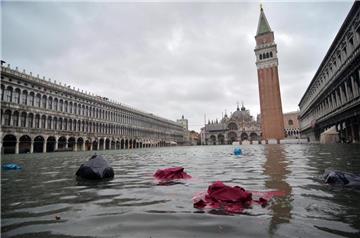 Der San Marco-Platz in Venedig: Nach starken Regenfällen heißt es Land unter.