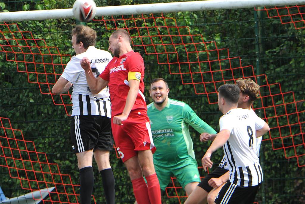 Der SC Berchum/Garenfeld hat gegen den SC Hennen mit 4:0 gewonnen.