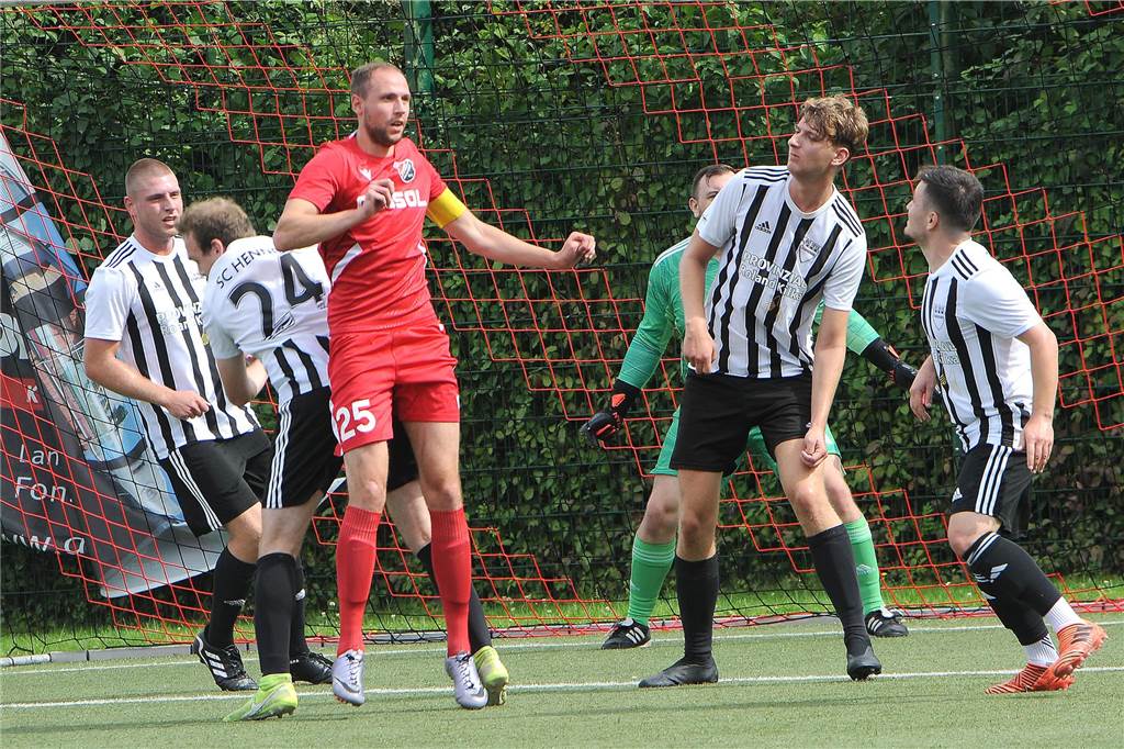 Der SC Berchum/Garenfeld hat gegen den SC Hennen mit 4:0 gewonnen.