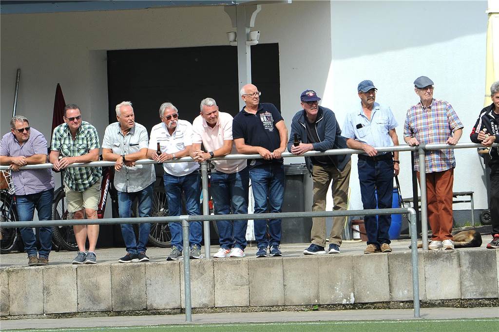 Der SC Berchum/Garenfeld hat gegen den SC Hennen mit 4:0 gewonnen.