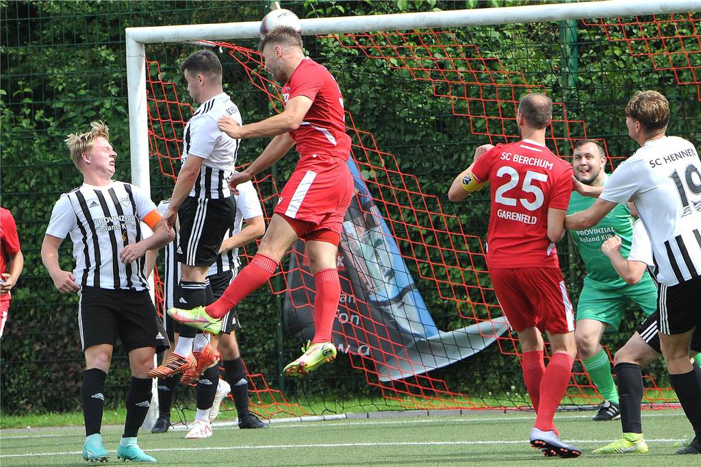 Der SC Berchum/Garenfeld hat gegen den SC Hennen mit 4:0 gewonnen.