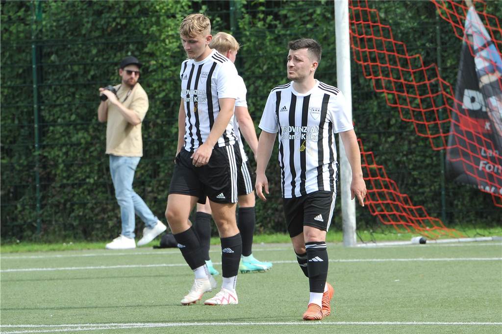 Der SC Berchum/Garenfeld hat gegen den SC Hennen mit 4:0 gewonnen.
