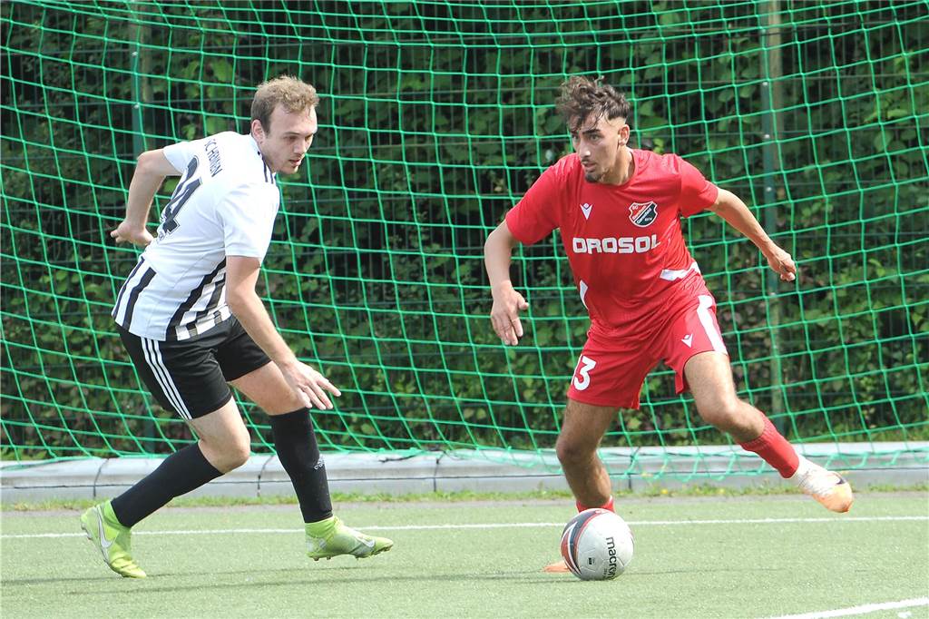 Der SC Berchum/Garenfeld hat gegen den SC Hennen mit 4:0 gewonnen.