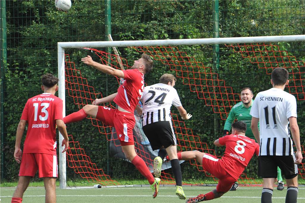 Der SC Berchum/Garenfeld hat gegen den SC Hennen mit 4:0 gewonnen.
