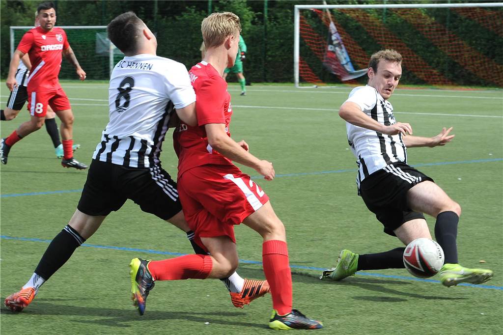 Der SC Berchum/Garenfeld und der SC Hennen, hier im direkten Vergleich, stehen vor dem dritten Saisonspiel der Bezirksliga 6.