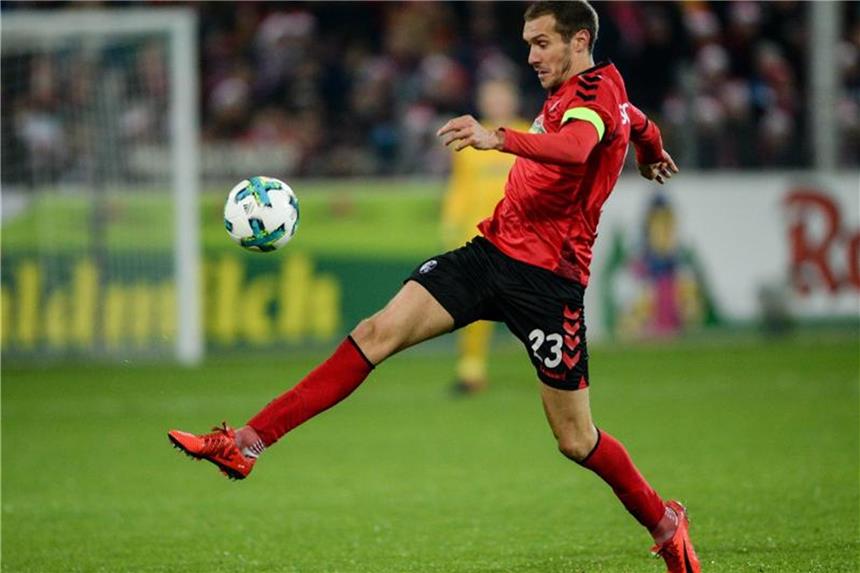 Freiburg ohne Kapitän Schuster - Augsburg mit Änderungen Der SC Freiburg kann am letzten Spieltag verletzungsbedingt nicht auf Kapitän Schuster zurückgreifen. Foto: Patrick Seeger