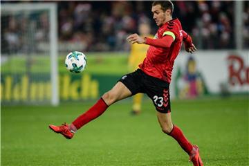 Der SC Freiburg kann am letzten Spieltag verletzungsbedingt nicht auf Kapitän Schuster zurückgreifen. Foto: Patrick Seeger